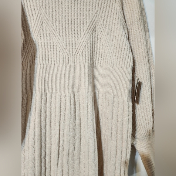 Ballon sleeve sweater dress - Picture 2 of 9